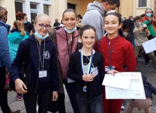Pauline B, Pauline J , Illona et Louisa. Premier concours. 4 prix !